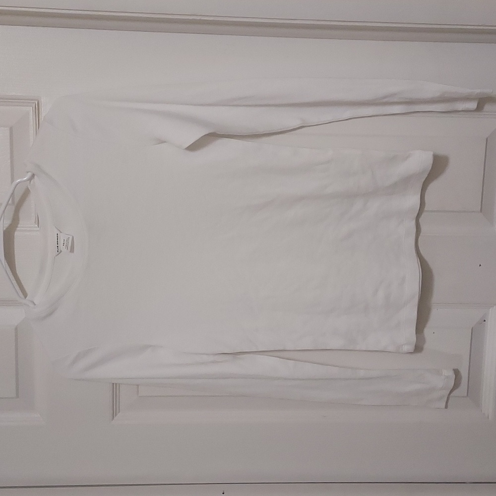 Long sleeved white ribbed tshirt